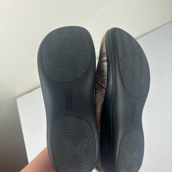 Alegria Kai Mary Jane style shoes in silver/pink floral print-woman’s40/9.5-US - Picture 9 of 13